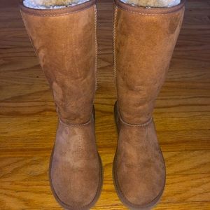 Ugg Classic Tall 5815 Womens Suede Chestnut Sheepskin Lined Brown Boots Sz 5 EUC